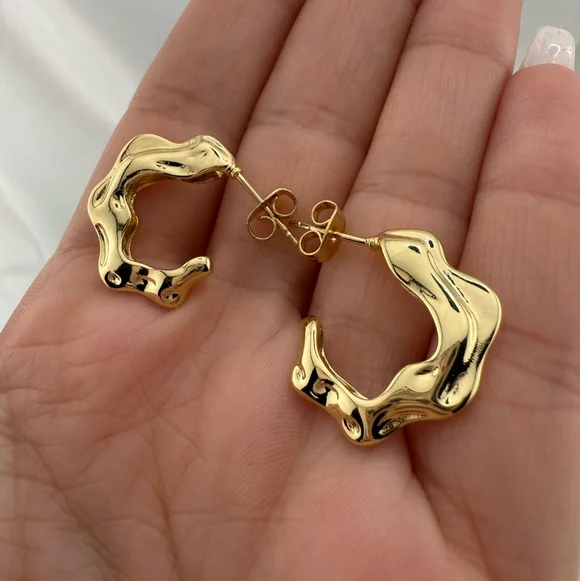Zara 18k Gold Color Plated Wave Hoop Earrings - Picture 5 of 5